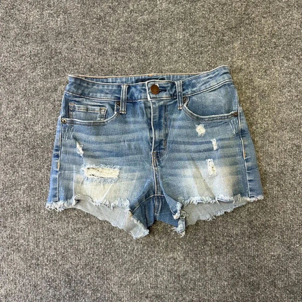 Aeropostale Shorts Womens Size 2 Light Wash Distressed Frayed Hem Denim Casual